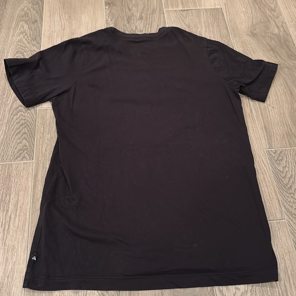Nike Boys Black and Red T-Shirt Size L - Picture 2 of 4
